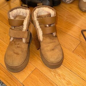 Girls Ugg size USA 2